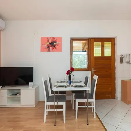 Saric Apartman Jadrtovac