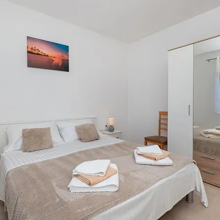 Saric Apartman Jadrtovac